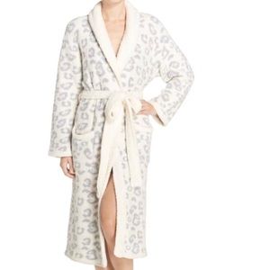 NWOT. Barefoot Dreams Robe Size 3
